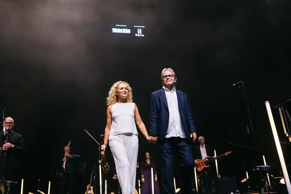 Fionnuala Sherry and Rolf Løvland on stage